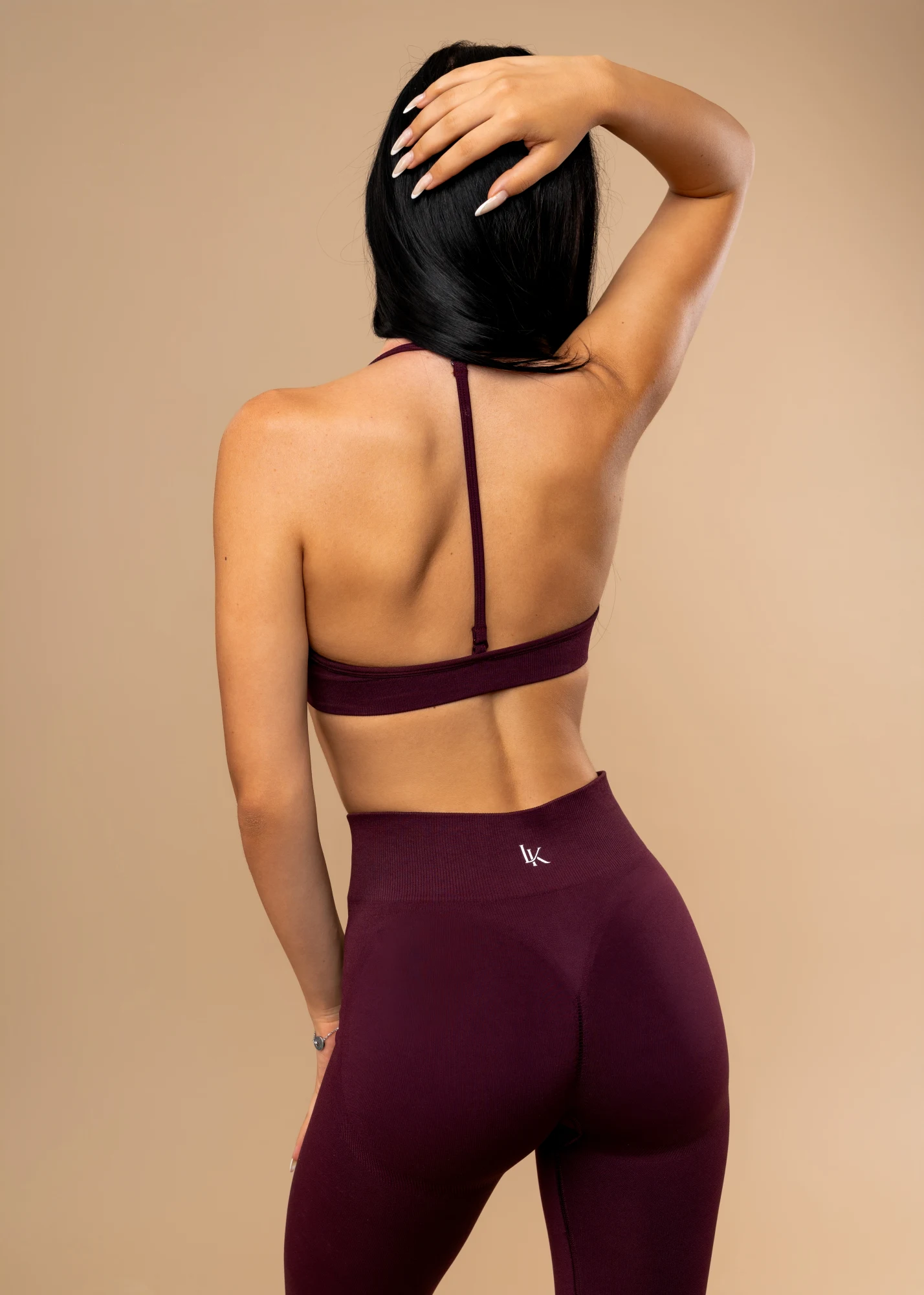 LÁKRIS SPORTS BRA u nijansi Deep Merlot, naramenice, pogled straga