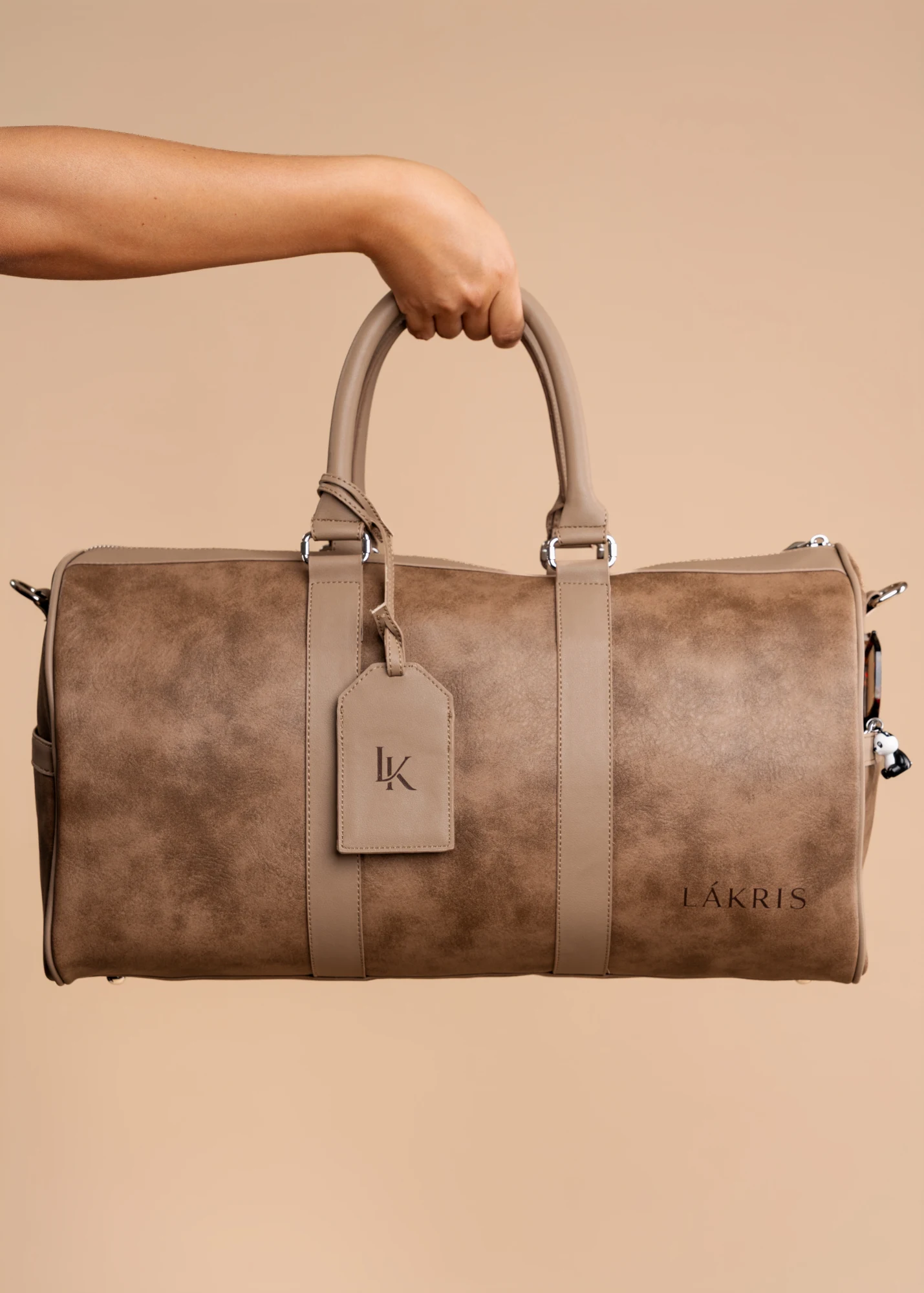 LÁKRIS SUEDE BAG u nijansi Cocoa Taupe, pogled sa strane